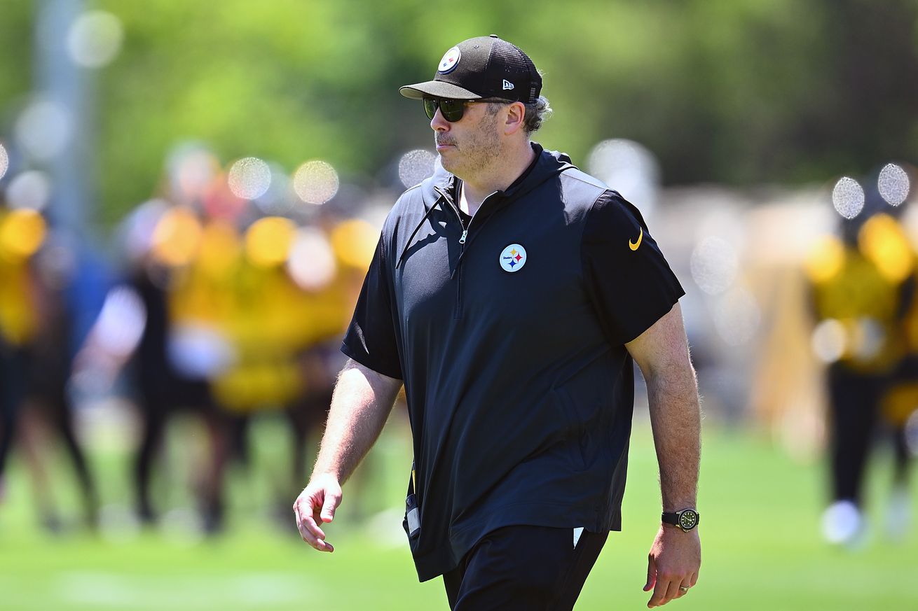Offensive coordinator Arthur Smith of the Pittsburgh Steelers looks onduring the Pittsburgh Steelers OTA offseason workout at UPMC Rooney Sports Complex on June 6 2024 in Pittsburgh, Pennsylvania.