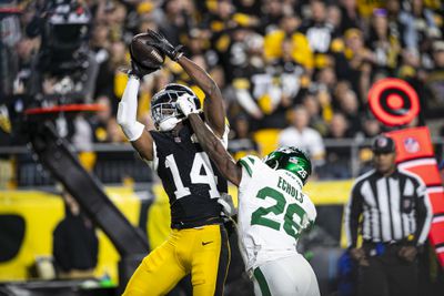 Pittsburgh Steelers wide receiver George Pickens brings in a tough catch over New York Jets defender Brandin Echols for a touchdown.