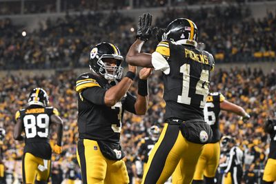 Pittsburgh Steelers wide receiver George Pickens (14) celebrates an 11 yard touchdown pass with quarterback Russell Wilson (3) iagainst the New York Jets during the second quarter at Acrisure Stadium.&nbsp;