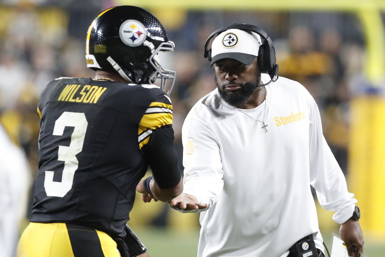 Pittsburgh Steelers head coach Mike Tomlin celebrates with quarterback Russell Wilson following a touchdown pass during a Sunday Night Football contest against the New York Jets.