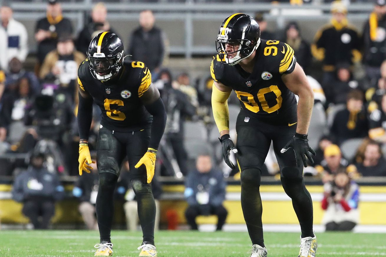 Pittsburgh Steelers linebacker Patrick Queen (6) and linebacker T.J. Watt (90) at the line of scrimmage against the New York Giants during the fourth quarter at Acrisure Stadium.