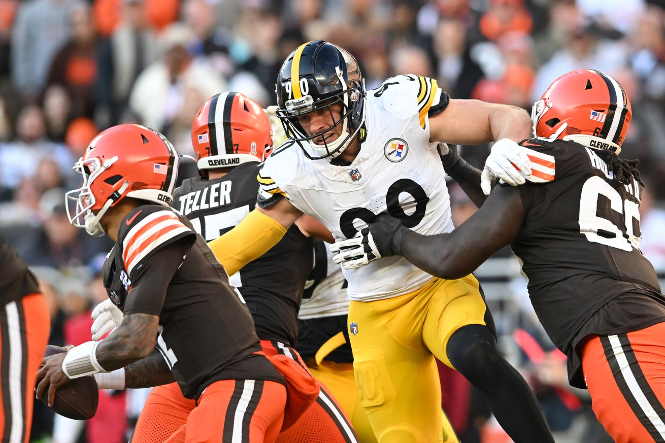 Pittsburgh Steelers v Cleveland Browns