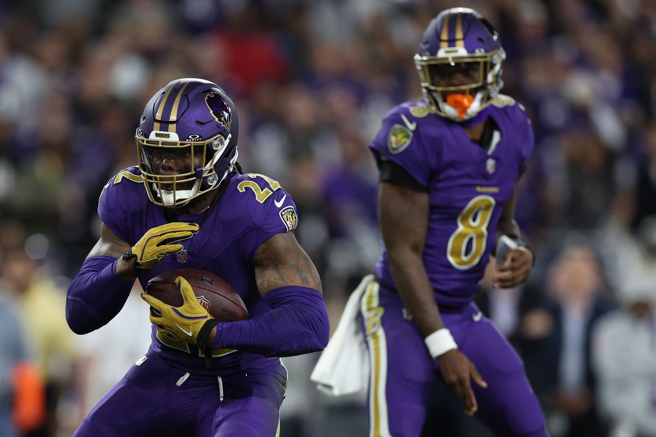 Derrick Henry #22 of the Baltimore Ravens rushes in front of teammate Lamar Jackson #8 against the Cincinnati Bengals at M&amp;T Bank Stadium on November 07, 2024 in Baltimore, Maryland.