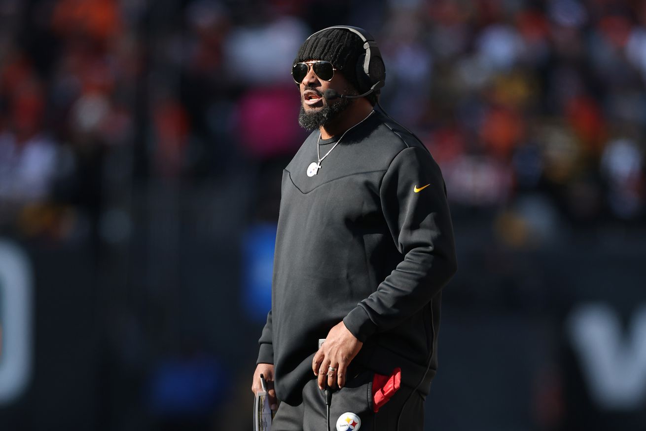 Head coach Mike Tomlin of the Pittsburgh Steelers looks on during the first half against the Cincinnati Bengals at Paycor Stadium on December 01, 2024 in Cincinnati, Ohio.