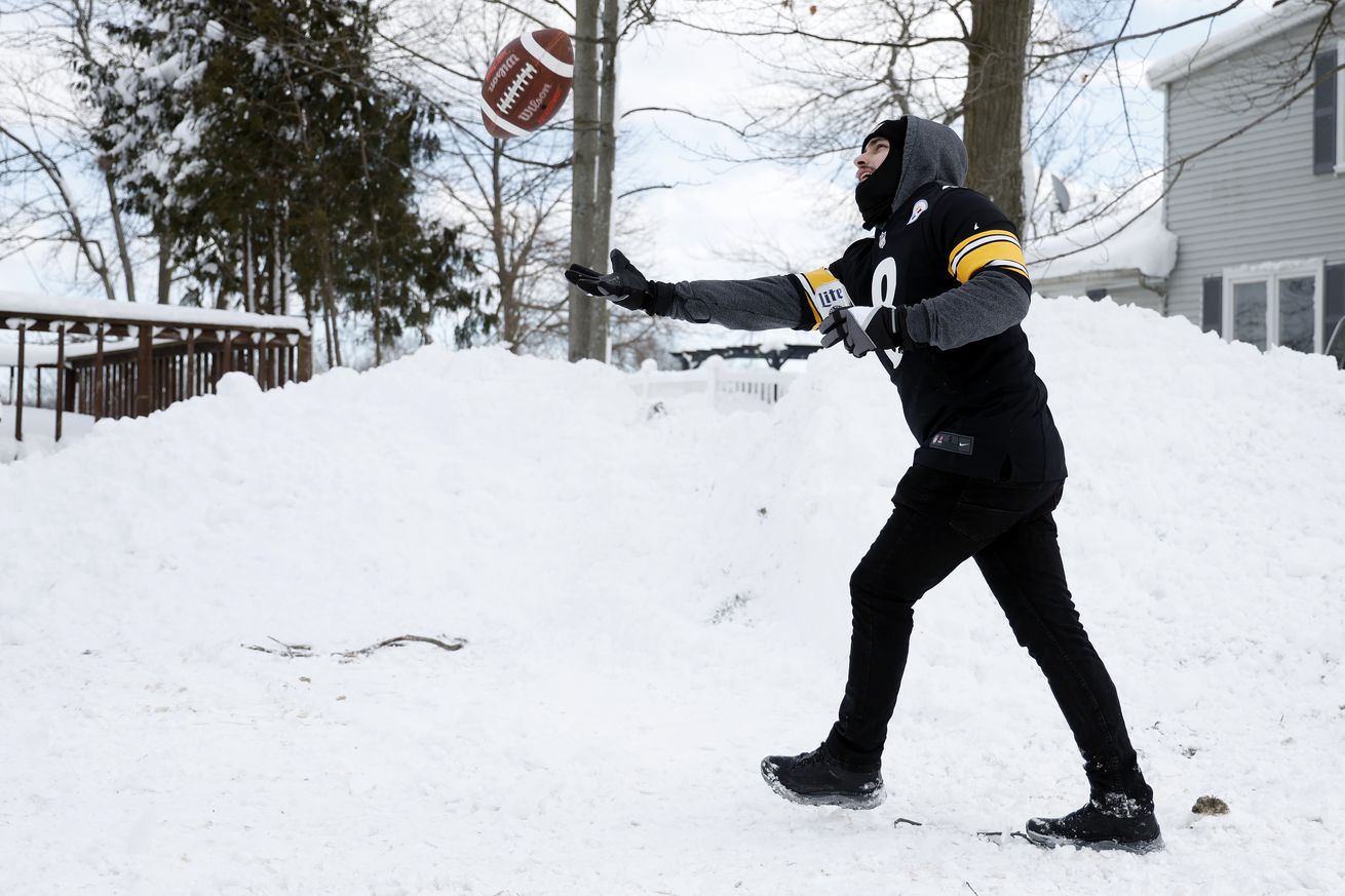 AFC Wild Card Playoffs - Pittsburgh Steelers v Buffalo Bills