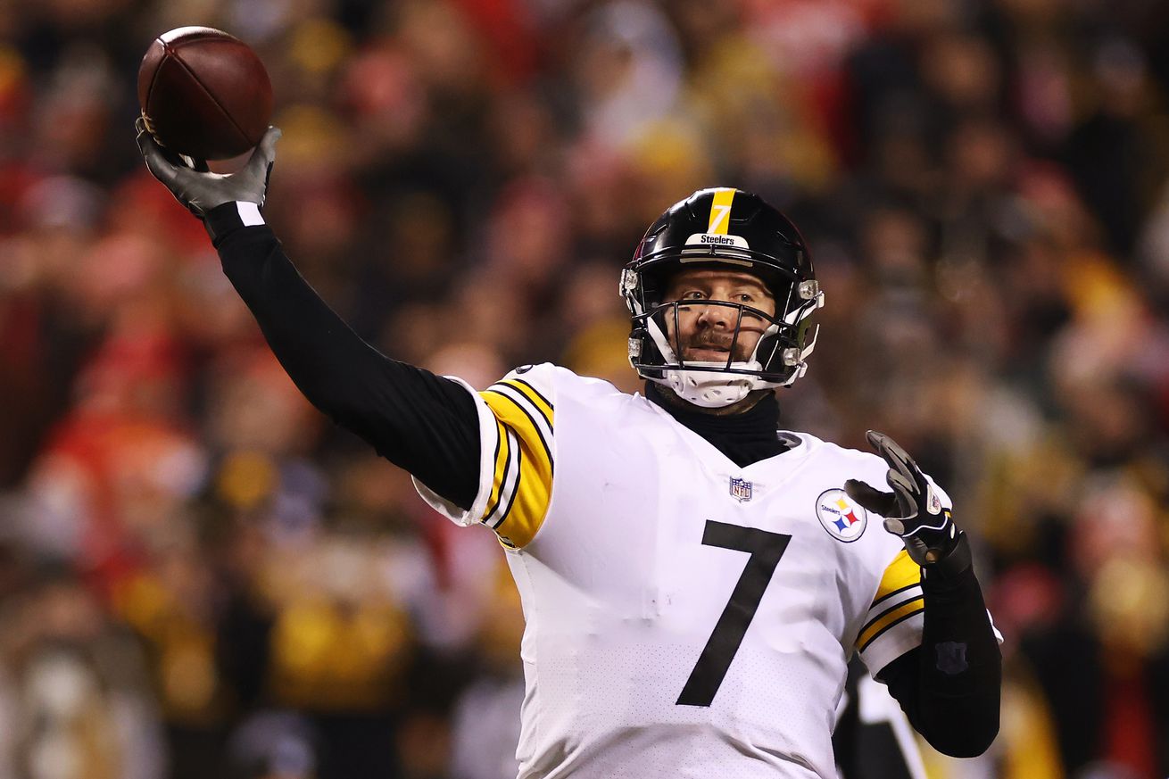 AFC Wild Card Playoffs - Pittsburgh Steelers v Kansas City Chiefs