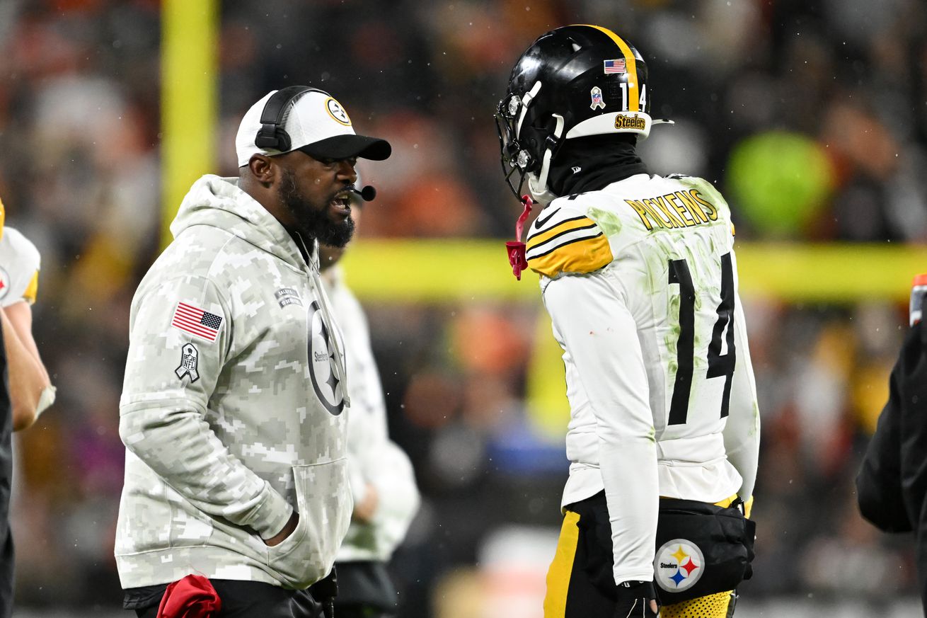 Pittsburgh Steelers v Cleveland Browns