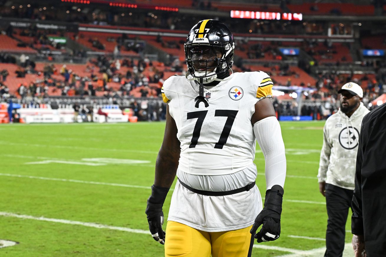 Pittsburgh Steelers v Cleveland Browns