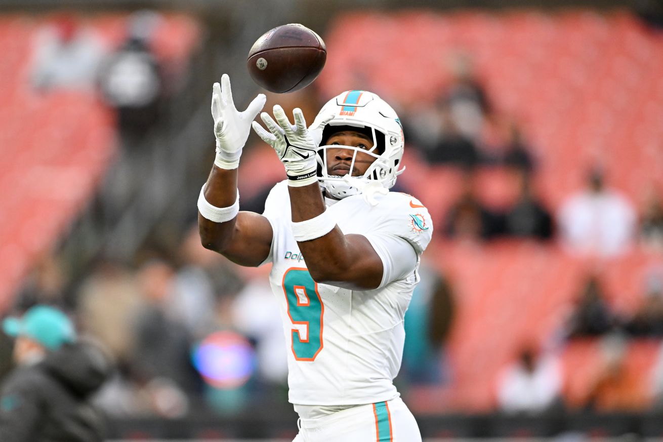 Jonnu Smith #9 of the Miami Dolphins warms up prior to a game against the Cleveland Browns at Huntington Bank Field on December 29, 2024 in Cleveland, Ohio.