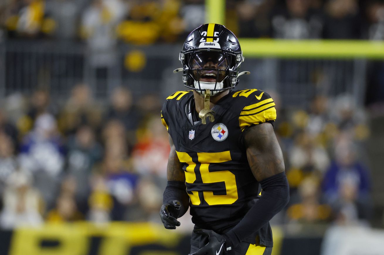 DeShon Elliott #25 of the Pittsburgh Steelers in action against the New York Giants on October 28, 2024 at Acrisure Stadium in Pittsburgh, Pennsylvania.
