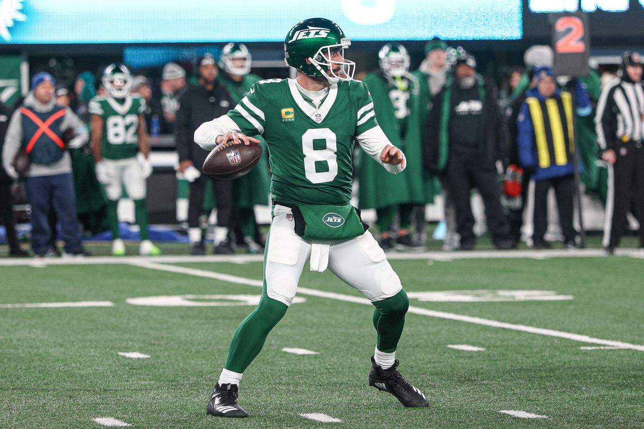 New York Jets quarterback Aaron Rodgers (8) throws a pass during the first half against the Miami Dolphins at MetLife Stadium.&nbsp;