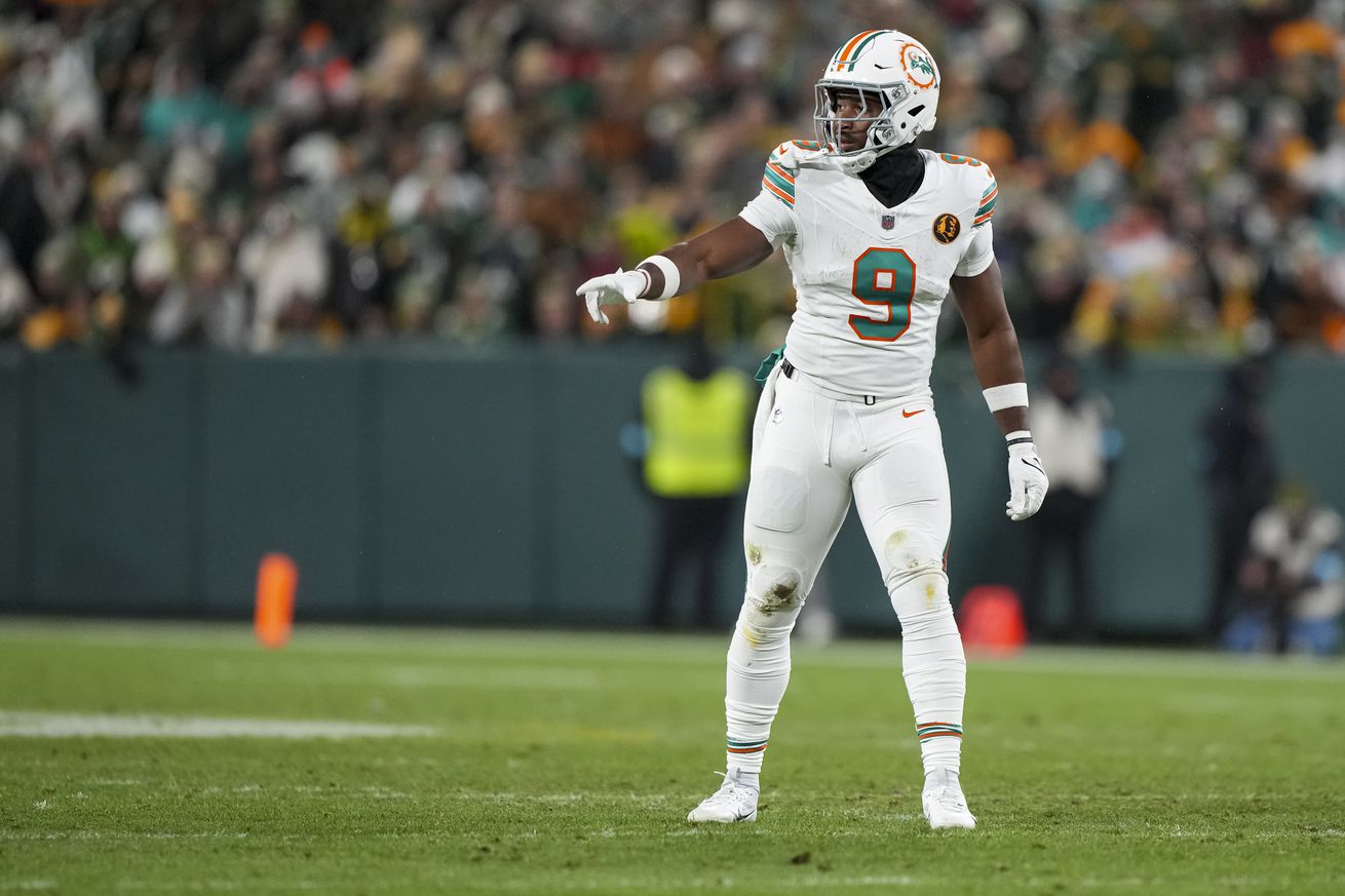 Tight end Jonnu Smith #9 of the Miami Dolphins gets set during the second half of an NFL football game against the Green Bay Packers, at Lambeau Field on November 28, 2024 in Green Bay, Wisconsin.