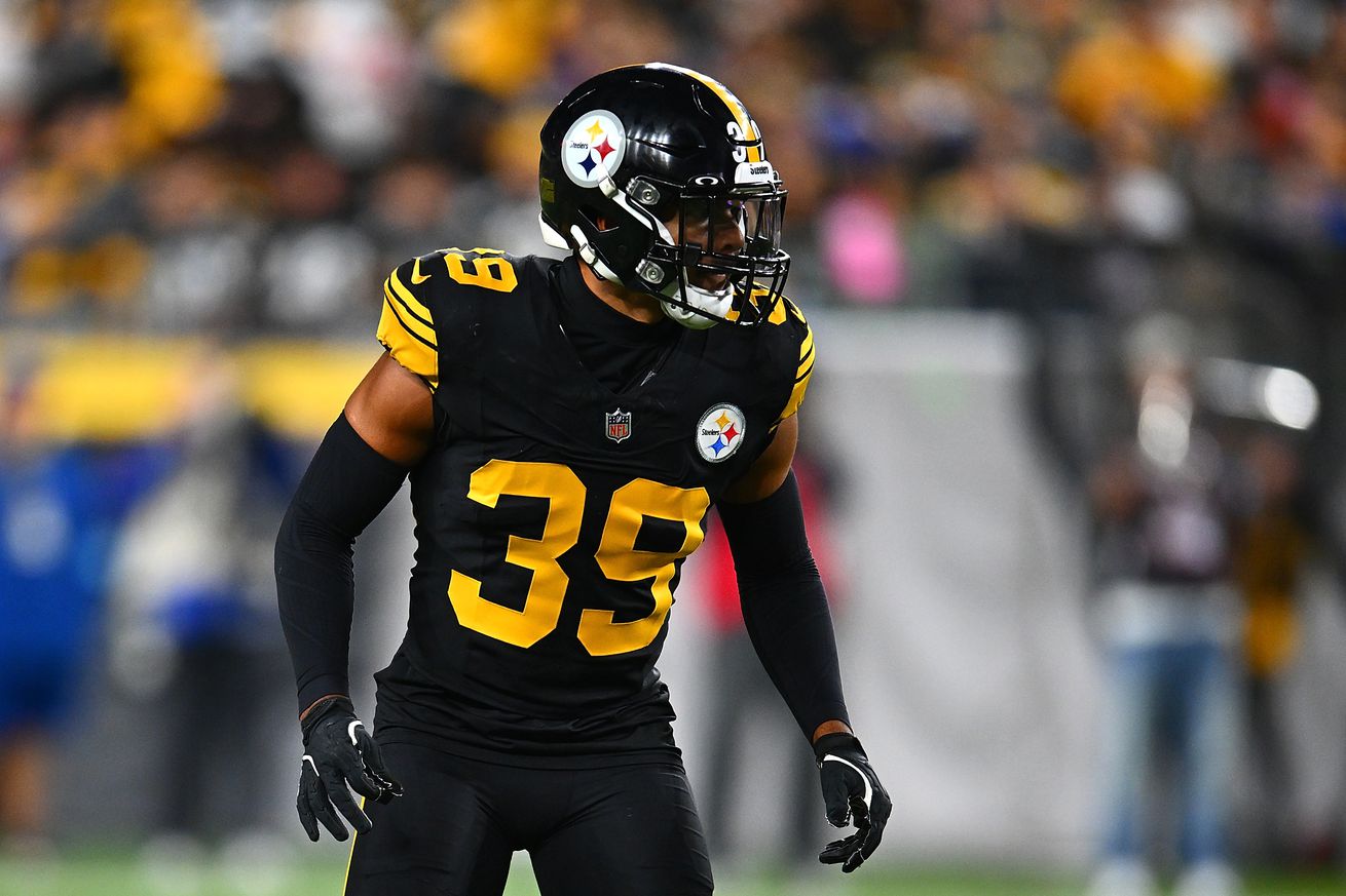 Minkah Fitzpatrick #39 of the Pittsburgh Steelers in action during the game against the New York Giants at Acrisure Stadium on October 28, 2024 in Pittsburgh, Pennsylvania.