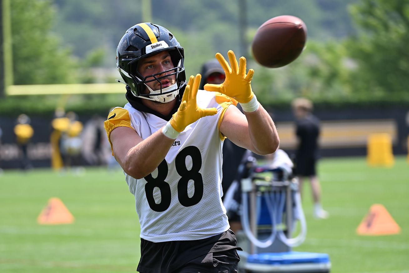 Pat Freiermuth #88 of the Pittsburgh Steelers in action during Minicamp at UPMC Rooney Sports Complex on June 12, 2025 in Pittsburgh, Pennsylvania.