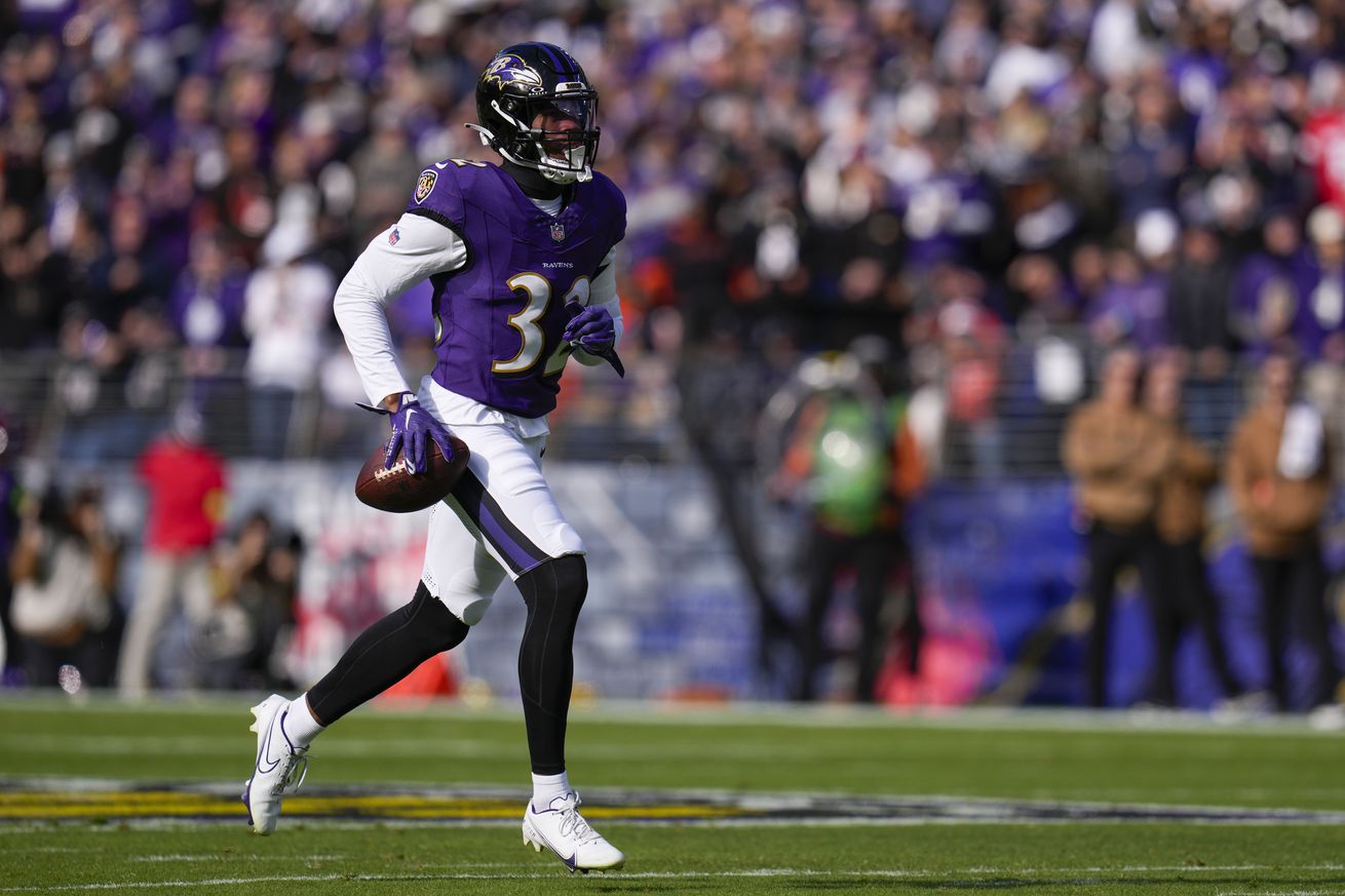 Baltimore Ravens safety Marcus Williams (32) reacts after a defensive play against the Cleveland Browns at M&amp;amp;T Bank Stadium.&nbsp;