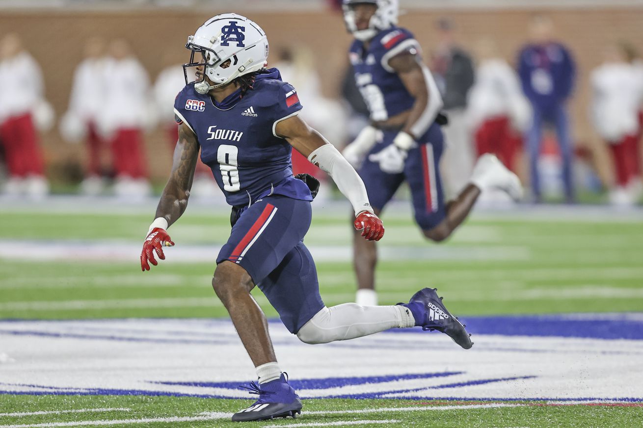 South Alabama Jaguars tight end DJ Thomas-Jones (8) follows the ball during a college football game between the Troy Trojans and the South Alabama Jaguars on October 20, 2022, at Hancock-Whitney Stadium in Mobile, Alabama.