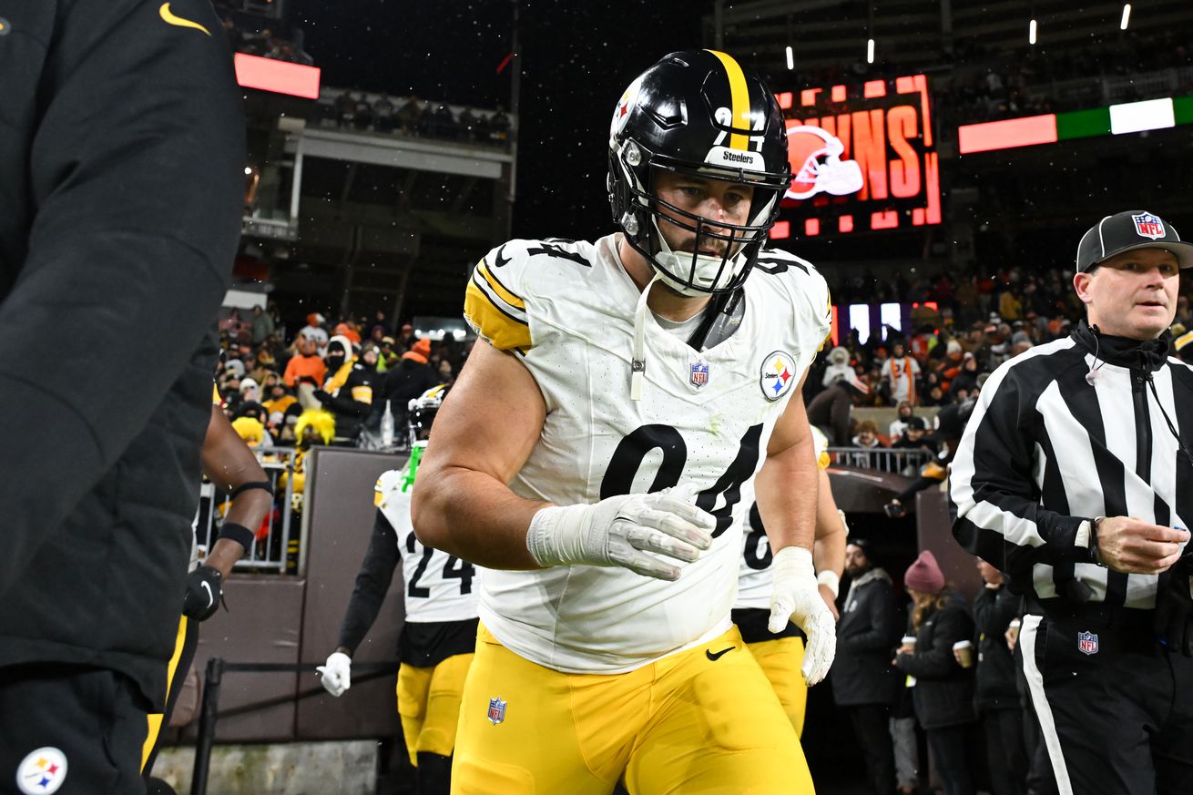 Pittsburgh Steelers v Cleveland Browns